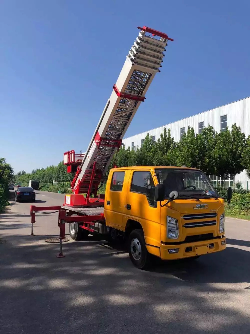 后湖管理区附近的云梯车出租服务：轻松解决高空作业需求